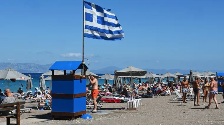 Mu&scaron;karac uočio sumnjiv predmet uz obalu: Odmah su zatvorili pje&scaron;čanu plažu!