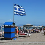 Mu&scaron;karac uočio sumnjiv predmet uz obalu: Odmah su zatvorili pje&scaron;čanu plažu!