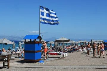 Mu&scaron;karac uočio sumnjiv predmet uz obalu: Odmah su zatvorili pje&scaron;čanu plažu!