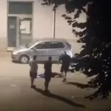 Maloljetnik koji je brutalno pretukao mu&scaron;karca u Slavonskom Brodu doveden na sud