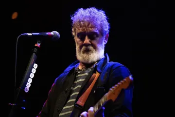 Oskarovac Glen Hansard poginuo na motociklu u Dublinu: Tragičan kraj u 56. godini