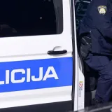 Maloljetnik koji je slao lažne dojave o bombama optužen za terorizam