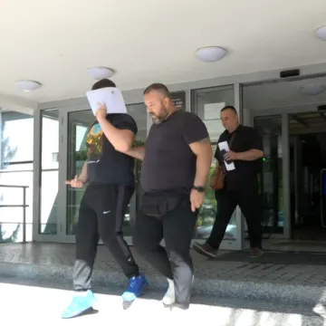Pogledajte &scaron;to je maloljetnik koji je stravično pretukao mu&scaron;karca (31) pokazao prema kameri