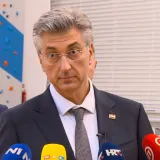 Plenkovića naljutilo pitanje: 'Hoćete da na 15 dana ukinemo sve mjere? &Scaron;to ćemo onda?'