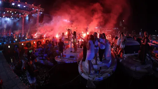 More emocija u Veloj Luci: Pogledajte atmosferu s koncerta za Olivera, evo tko je sve nastupio