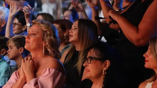 Mnogi su je primijetili u Veloj Luci: Thompsonova Sandra sjedila odmah iza Oliverove obitelji
