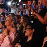 Mnogi su je primijetili u Veloj Luci: Thompsonova Sandra sjedila odmah iza Oliverove obitelji