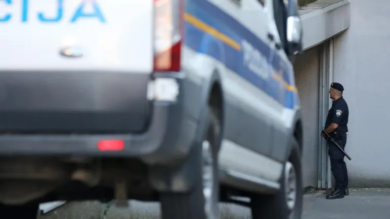 Hrvat poku&scaron;ao zadaviti hakera iz Srbije u pritvoru: Policija objavila detalje drame