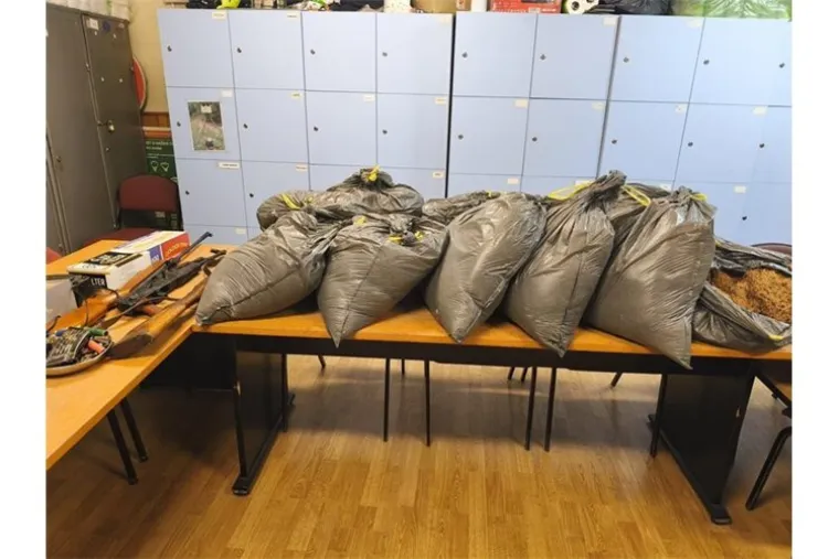 Zaustavili ih s 80 kg duhana, a onda su im pretražili kuće: Pogledajte &scaron;to su tamo na&scaron;li