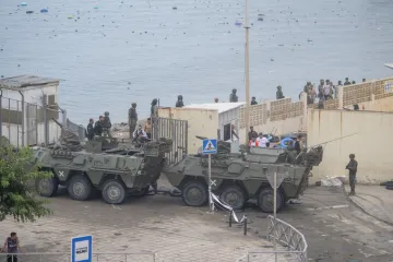 U Ceuti oko 49 tisuća migranata: Vojska na cesti, &Scaron;panjolska oporba na nogama