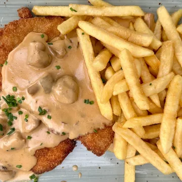 Te&scaron;ko mu je odoljeti: Recept za pohani pileći odrezak koji svi žele probati