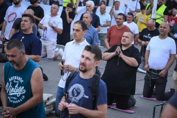 Prva subota u mjesecu: Pogledajte molitelje, prosvjednike i policiju na Trgu bana Jelačića