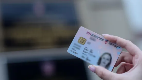 Vi&scaron;e od 13.000 ljudi u Hrvatskoj ima osobnu koja od ponedjeljka ne vrijedi! Kazne idu do 590 &euro;