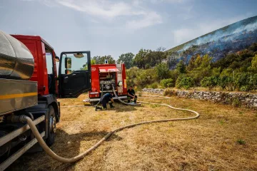 U Istri planulo vi&scaron;e požara, u pomoć pozvana i dva kanadera