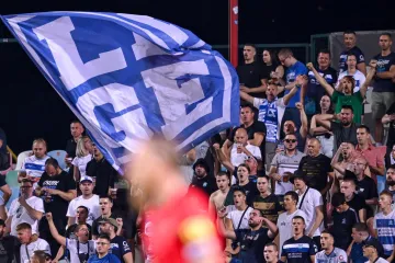 Plavu&scaron;a u ljetnoj haljini stigla na tribinu, a utakmicu vi&scaron;e nitko nije ni gledao