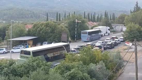 Totalni kaos na jugu Hrvatske, aktiviran Stožer civilne za&scaron;tite: 'Ljudi su ludi, čekaju 28 sati'