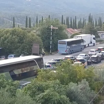 Kaos na jugu Hrvatske, stvorile se neviđene kolone: 'Ljudi su ludi, čekaju 28 sati'