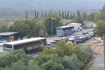 Totalni kaos na jugu Hrvatske, aktiviran Stožer civilne za&scaron;tite: 'Ljudi su ludi, čekaju 28 sati'