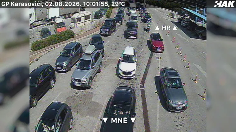Totalni kaos na jugu Hrvatske, aktiviran Stožer civilne za&scaron;tite: 'Ljudi su ludi, čekaju 28 sati'