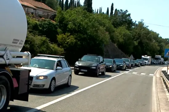 Sve teža situacija na jugu Hrvatske: 'Stojimo tri, četiri sata ni za &scaron;to'