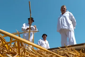 Pogledajte kako se nekad vr&scaron;ilo žito: Stari običaj oživio nakon gotovo stoljeća