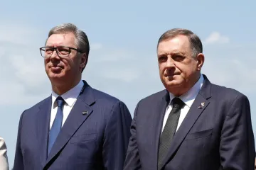 Vučić položio vijence: 'To raketiranje hrvatskih zrakoplova je najstra&scaron;niji hladnokrvni zločin'
