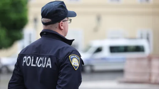 Prijetio da će ubiti policajce, s jednim se i fizički obračunao