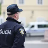 Prijetio da će ubiti policajce, s jednim se i fizički obračunao