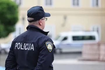Prijetio da će ubiti policajce, s jednim se i fizički obračunao