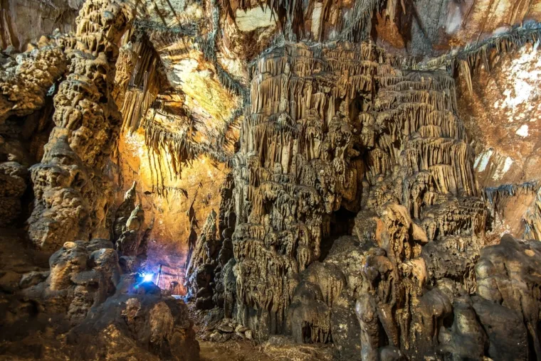 Pobjegnite od žege u fascinantnu &scaron;pilju: Glavna atrakcija nalazi se iza uskog hodnika