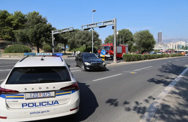 U te&scaron;koj prometnoj nesreći u Splitu poginula jedna osoba, auto zavr&scaron;io na krovu