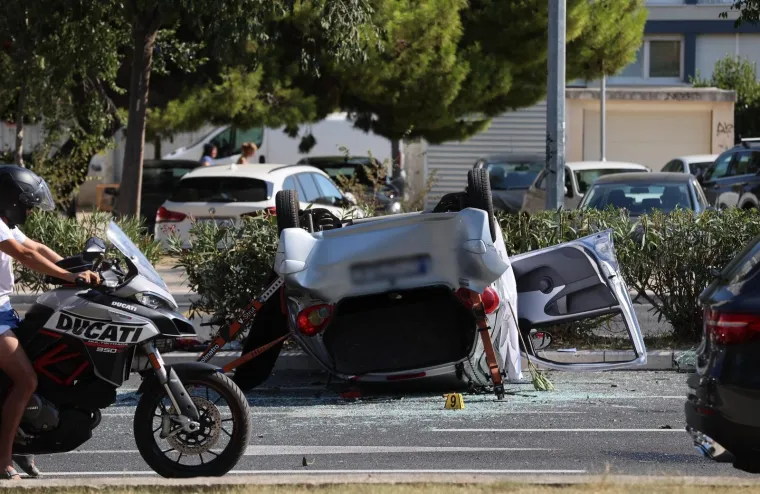 U te&scaron;koj prometnoj nesreći u Splitu poginula jedna osoba, auto zavr&scaron;io na krovu