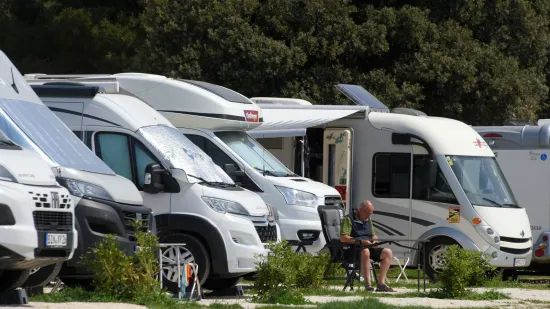 Skuplji smo i od &Scaron;vicaraca! Turista manje u kampovima, ali u ovoj oazi noćenje je osam eura
