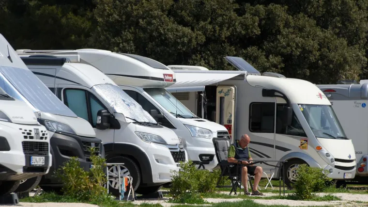 Skuplji smo i od &Scaron;vicaraca! Turista manje u kampovima, ali u ovoj oazi noćenje je osam eura