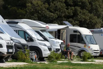 Skuplji smo i od &Scaron;vicaraca! Turista manje u kampovima, ali u ovoj oazi noćenje je osam eura