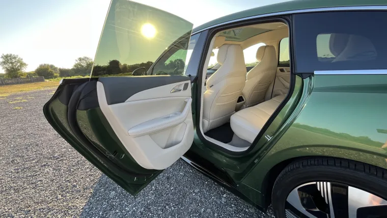 Ne sjećamo se kad je neki automobil plijenio ovoliko pažnje na cesti: A cijena izaziva nevjericu