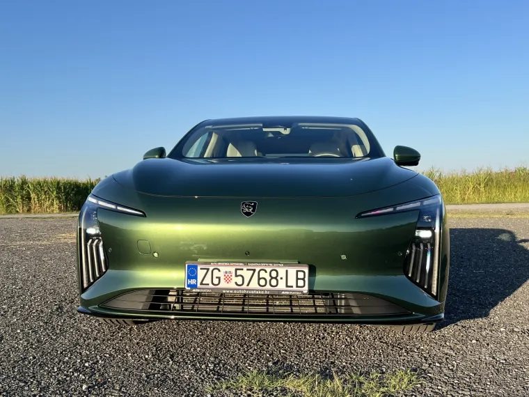 Ne sjećamo se kad je neki automobil plijenio ovoliko pažnje na cesti: A cijena izaziva nevjericu
