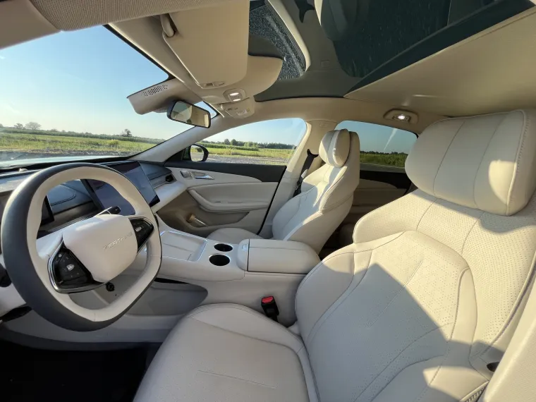 Ne sjećamo se kad je neki automobil plijenio ovoliko pažnje na cesti: A cijena izaziva nevjericu