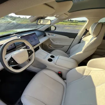Zaustavljali su nas na ulici i s odu&scaron;evljenjem svi pitali isto: 'Koji je ovo auto?'