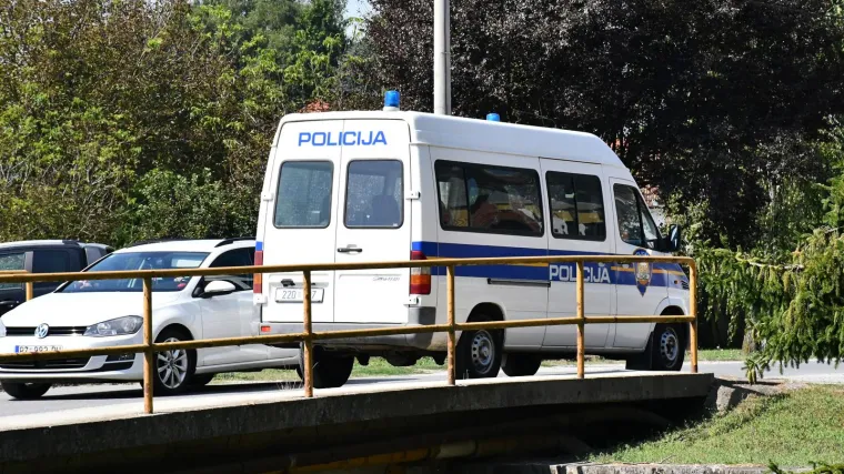 Autom sletio u rijeku Orljavu, jedna osoba zavr&scaron;ila u bolnici