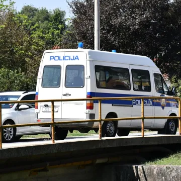 Autom sletio u rijeku Orljavu, jedna osoba zavr&scaron;ila u bolnici