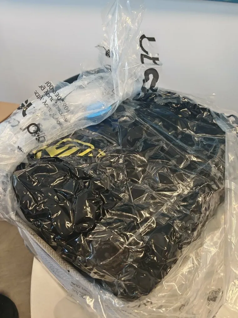 Otvorili paket iz Kanade, pa umjesto ženskih torbica prona&scaron;li 10 kilograma marihuane
