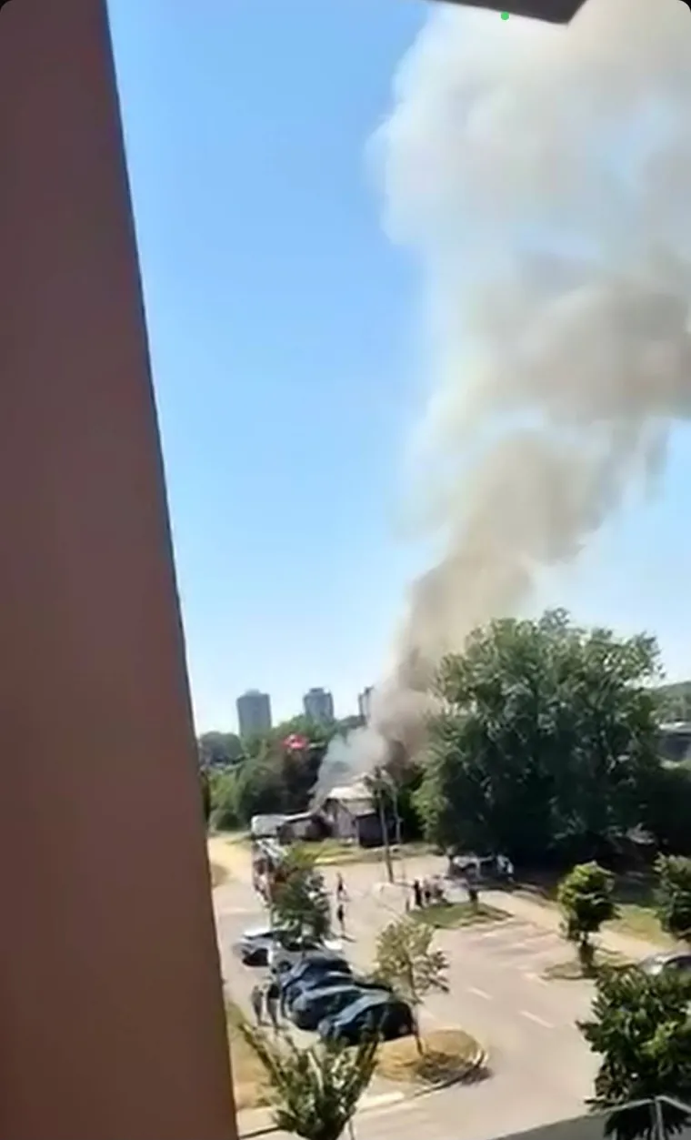 Zapalila se kuća u Zagrebu: Vatrogasci spasili jednu osobu