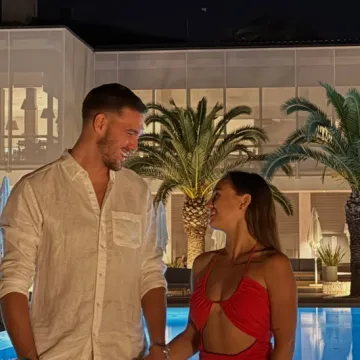 Kaja i Karlo uživaju na Hvaru, a jedan član ekipe svima je zapeo za oko
