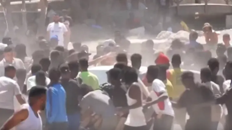 Humanitarna kriza u Ceuti traje već pet dana: Migranti se bore za hranu i vodu