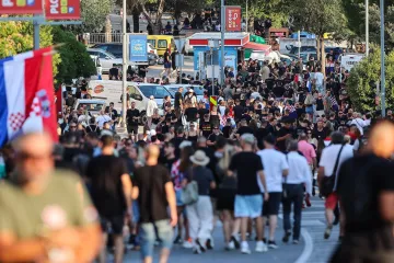 Pogledajte atmosferu u &Scaron;ibeniku uoči Thompsonova koncerta: Stvaraju se gužve