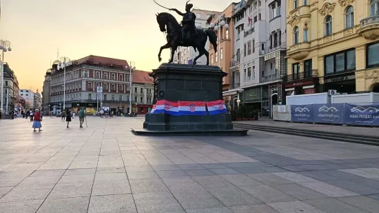 HDZ žestoko na Toma&scaron;evića: 'Sramota! Glavni trg bez ijedne hrvatske zastave'