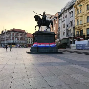 HDZ žestoko na Toma&scaron;evića: 'Sramota! Glavni trg bez ijedne hrvatske zastave'