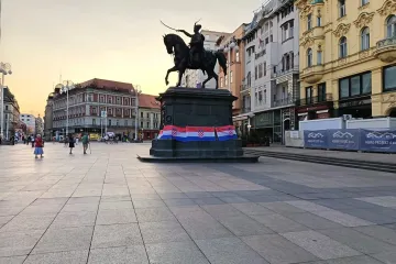 HDZ žestoko na Toma&scaron;evića: 'Sramota! Glavni trg bez ijedne hrvatske zastave'