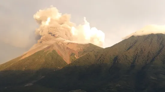 Crveni alarm zbog erupcije vulkana: U opasnosti od lave i pepela 1,6 milijuna ljudi